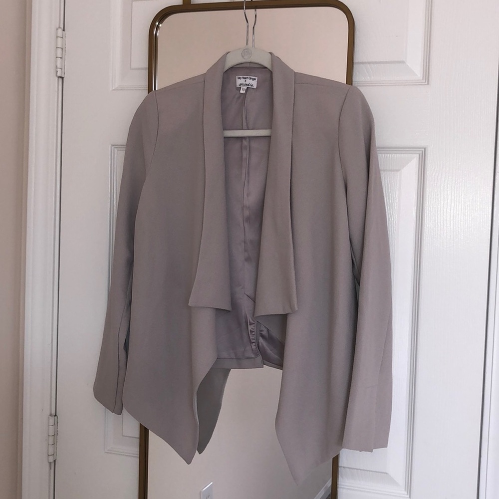 Grey contemporary blazer! Excellent condition!⚡️
